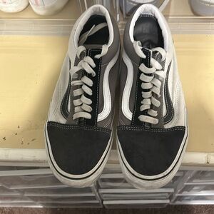 Size 8.5 men’s Vans white and gray only worn few times